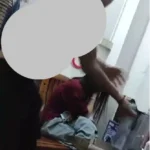 Vjdeo chủ quán karaoke bị đánh hội đồng không rõ lỹ do