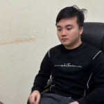 Vợ cũ đến tận nhà tôi để đưa thiệp mời cưới rồi nhét vào cùng phong bì 100 triệu, vợ tôi mừng rỡ lấy tiền cất ngay vào túi áo còn đon đả mời nước non