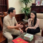 Con trai làm lương 15 triệu, 3 năm nay tháng nào cũng gửi về cho mẹ 12 triệu. Tết dương lịch con báo không về ở lại làm thêm, nhưng 3 ngày liền gọi điện không thấy con nghe máy, người mẹ vội vàng bắt xe lên xem con thế nào thì kinhhai tột độ