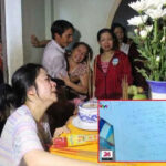 Đi làm khu công nghiệp quần đêm cả ngày lẫn đêm, chồng tôi ở nhà chỉ việc lo cơm nước nhưng sung sướng quá hóa rô, vào hôm nay ca sớm tôi trở về nhà thì thấy họ chồng chị hàng xóm tình tứ